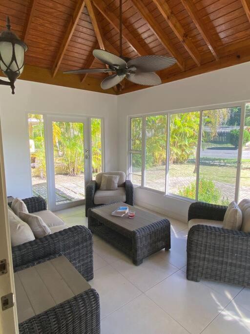 Sunset Palms & Villa Management Ltd Richmond Luaran gambar
